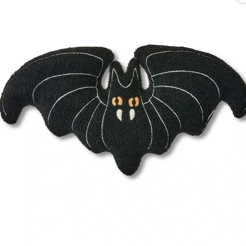 🆕Celebrate Bouclè Shaped Bat Accent Pillow